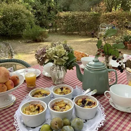 Les Pesques Bed and Breakfast *