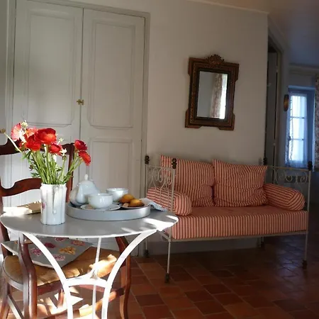 Les Pesques Bed and Breakfast *